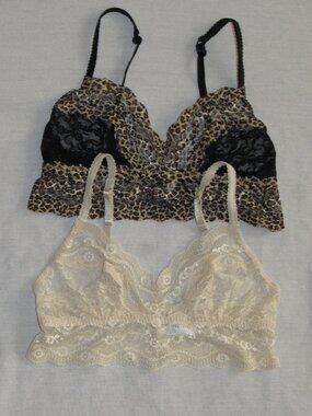 Lot of 2 B Tempt'd by Wacoal #910182 Sheer Lace Pullover Bralette Bras sz M